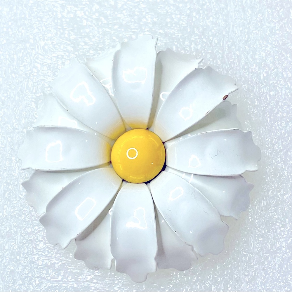 VINTAGE Daisy Brooch White and Yellow Enamel